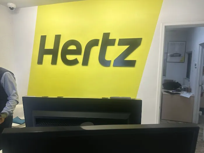Hertz Car Rental - Irvine - Auto Center Drive Picture 6