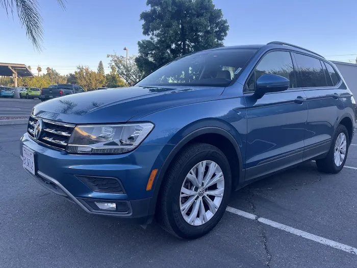 Sisters Cars Rentals Picture 2