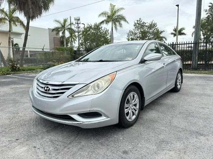 Sisters Cars Rentals Picture 6