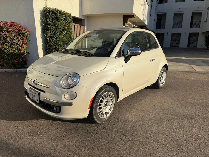 Sisters Cars Rentals Picture 1