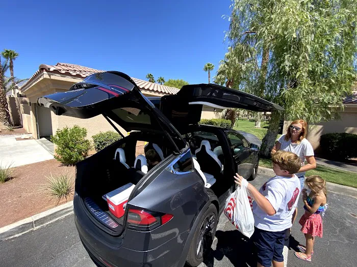 Pacific Ride Tesla Rentals Picture 4