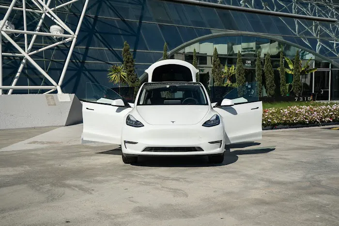 Pacific Ride Tesla Rentals Picture 6