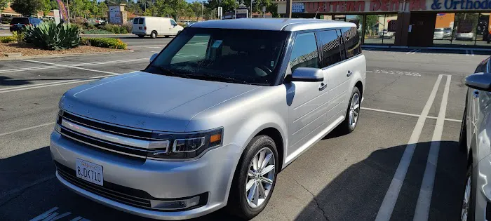 Avis Car Rental Picture 1