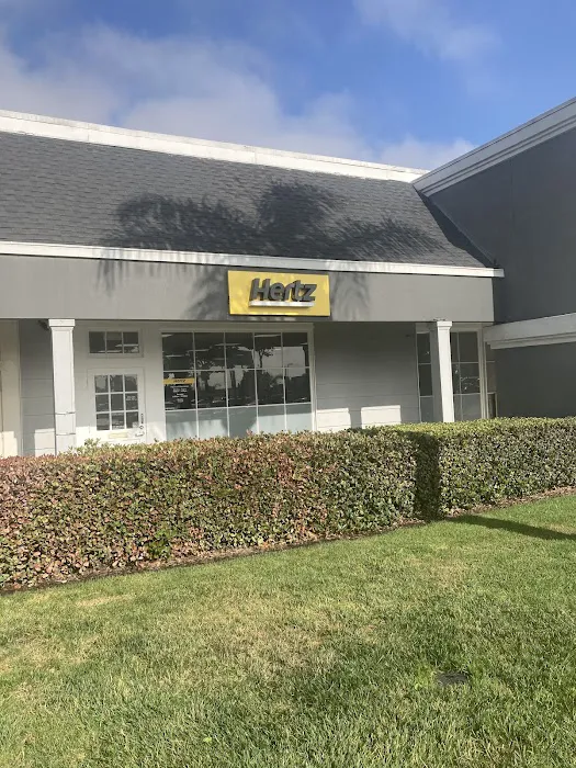 Hertz Car Rental - San Diego - Clairemont Mesa Boulevard Picture 6