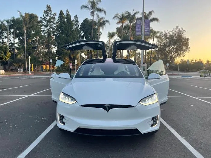 FrunkYea Tesla Rentals Picture 2
