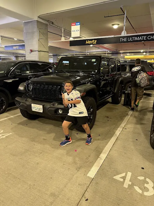 Thrifty Car Rental - San Diego International Airport Picture 5
