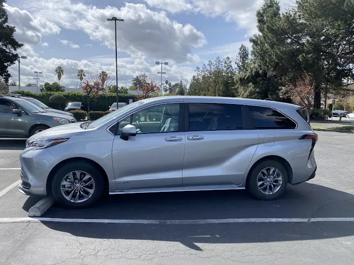 Avis Car Rental Picture 2