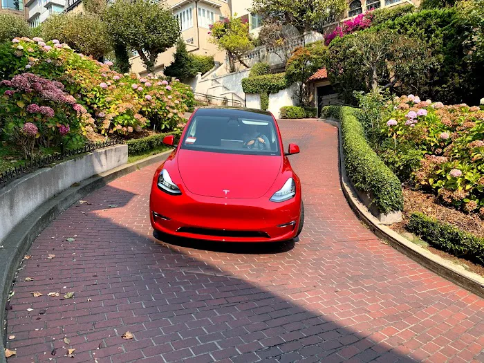 Rent a Tesla Model Y Picture 8