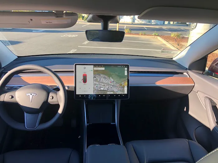 Rent a Tesla Model Y Picture 2
