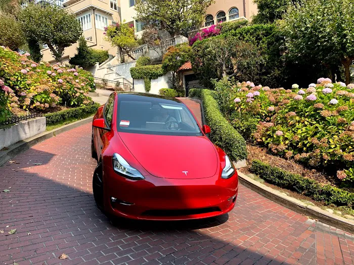 Rent a Tesla Model Y Picture 5