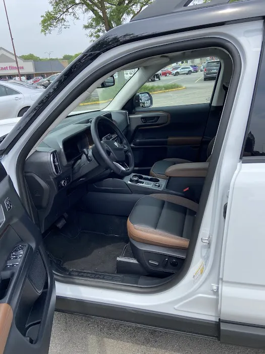 Hertz Car Rental - Aurora - North Lake Street Picture 10