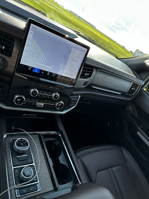 Avis Car Rental Picture 1