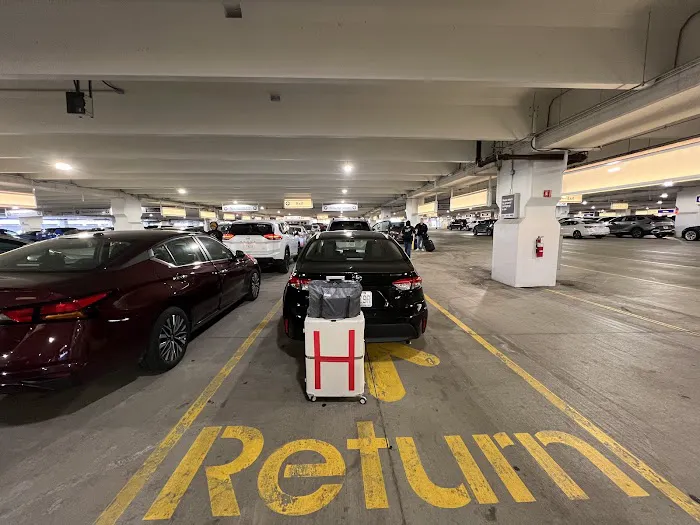 Hertz Car Rental - Chicago - Chicago O'hare International Airport (ORD) Picture 1
