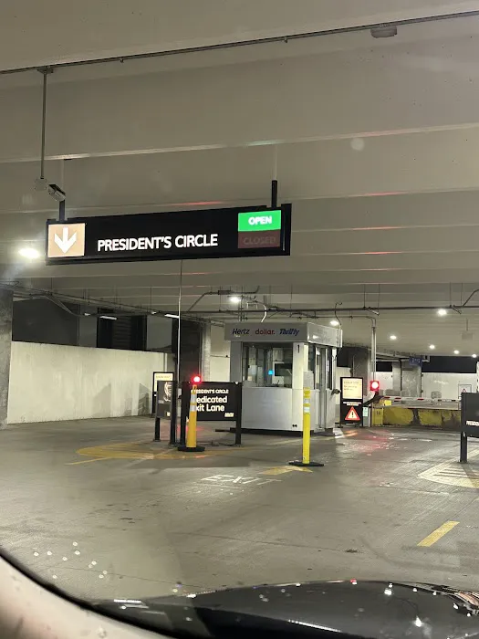 Hertz Car Rental - Chicago - Chicago O'hare International Airport (ORD) Picture 3