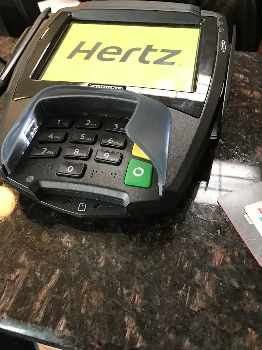 Hertz Car Rental - Des Planines R2b Picture 1