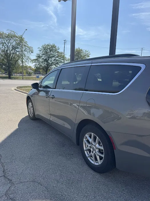 Hertz Car Rental - Palatine - East Dundee Road Picture 7
