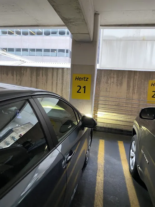 Hertz Car Rental - Chicago - West Washington Street Picture 10