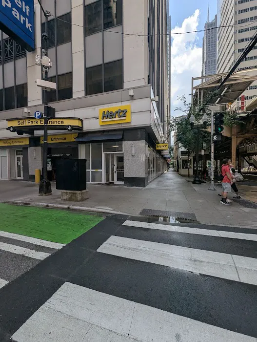 Hertz Car Rental - Chicago - West Washington Street Picture 6