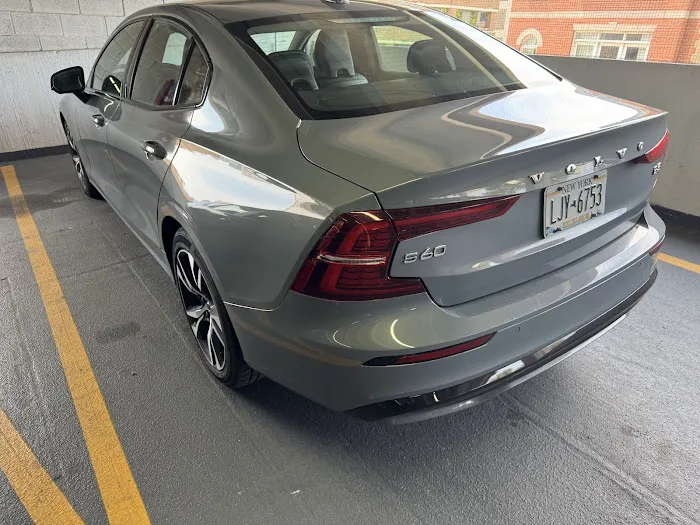 Hertz Car Rental - Chicago - North Clark Street Picture 9