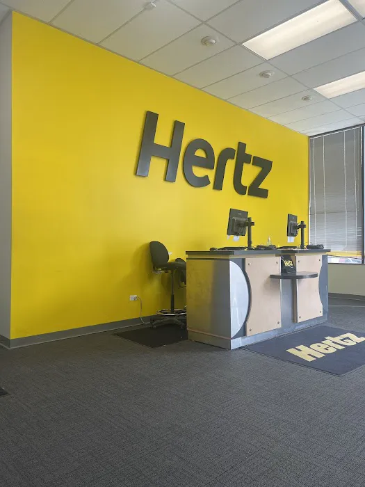Hertz Car Rental - Evanston - North Green Bay Road Picture 8