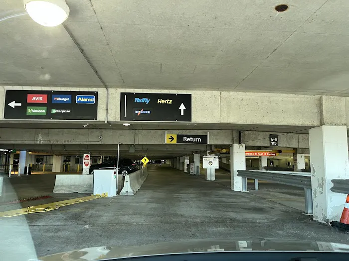 Hertz Car Rental - Milwaukee - Milwaukee Mitchell International Airport (MKE) Picture 8