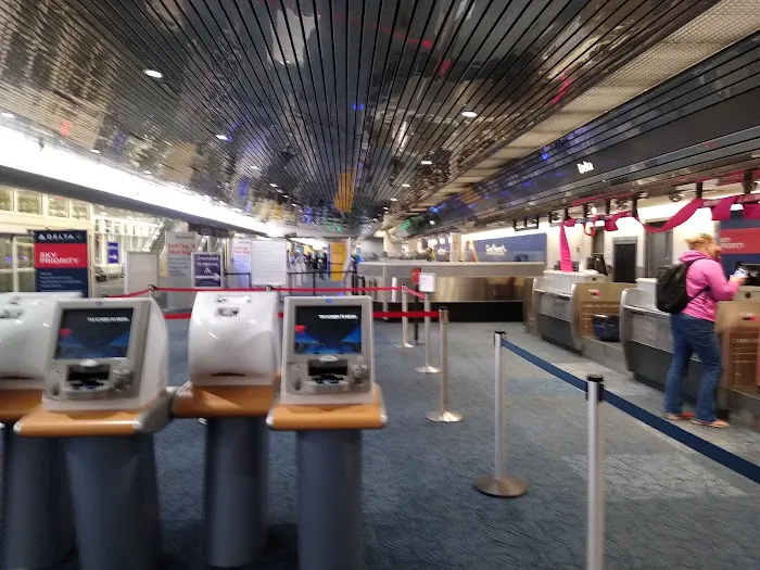 Hertz Car Rental - Milwaukee - Milwaukee Mitchell International Airport (MKE) Picture 2