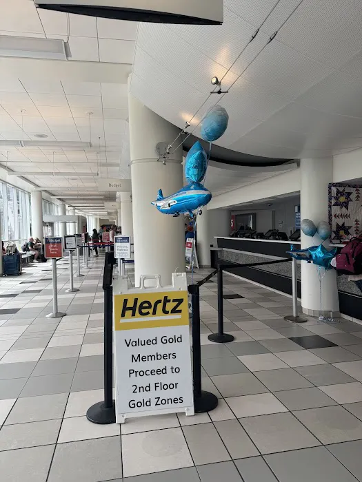Hertz Car Rental - Milwaukee - Milwaukee Mitchell International Airport (MKE) Picture 9