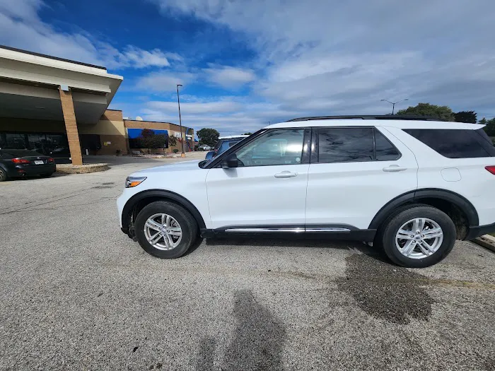 Avis Car Rental Picture 1