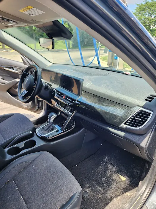 Hertz Car Rental - Rockford - Walton Street Picture 4