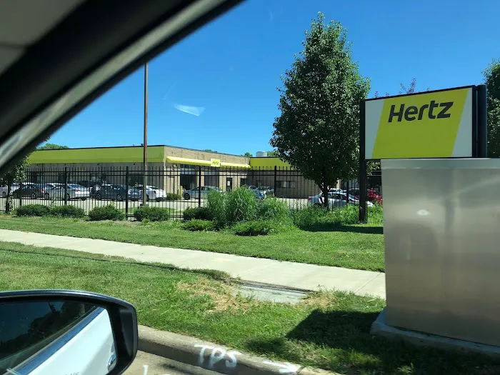 Hertz Car Rental - Madison - Dane County Regional Airport (MSN) Picture 3