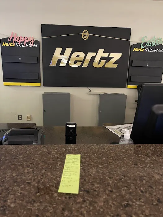 Hertz Car Rental - Madison - Dane County Regional Airport (MSN) Picture 4