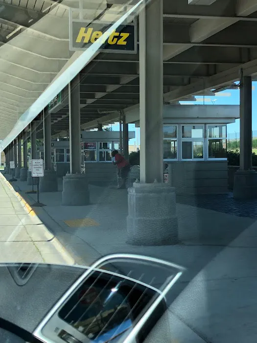Hertz Car Rental - Madison - Dane County Regional Airport (MSN) Picture 6