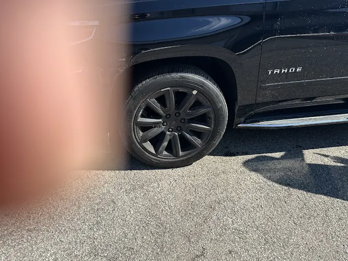 Tony Luxury Car Rental Picture 4