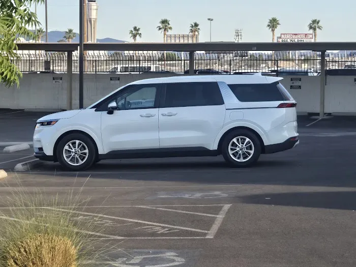 Autoverse Rental Car Picture 8