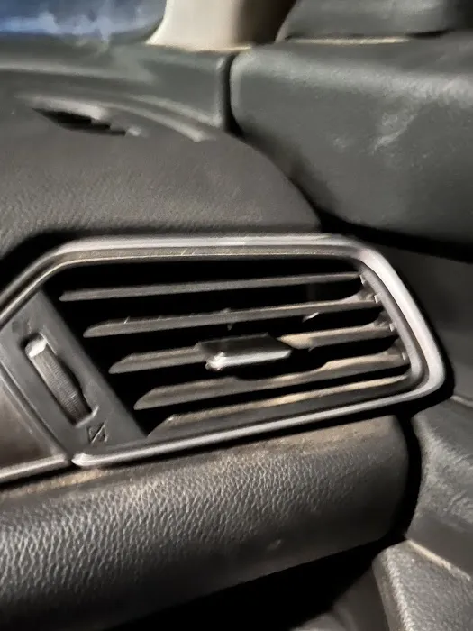 Avis Car Rental Picture 1