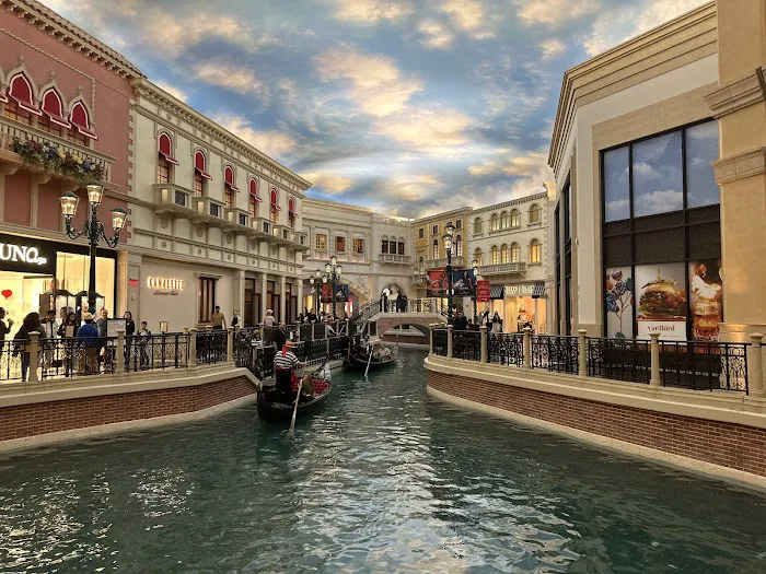 Hertz Car Rental - Las Vegas - The Palazzo Ihg Picture 6
