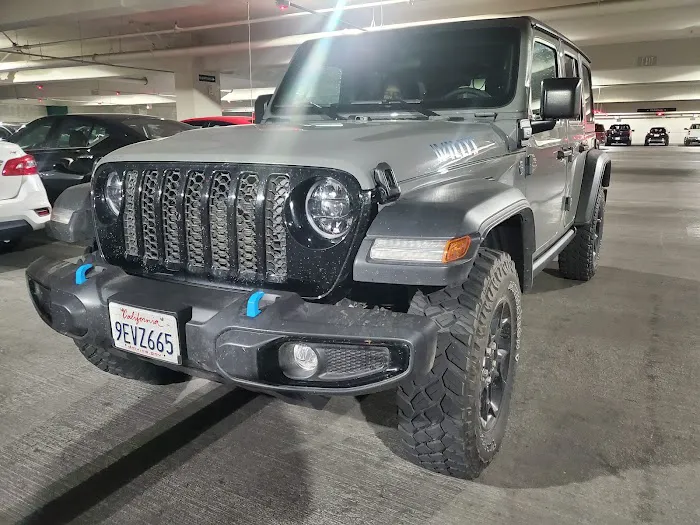 Avis Car Rental Picture 2