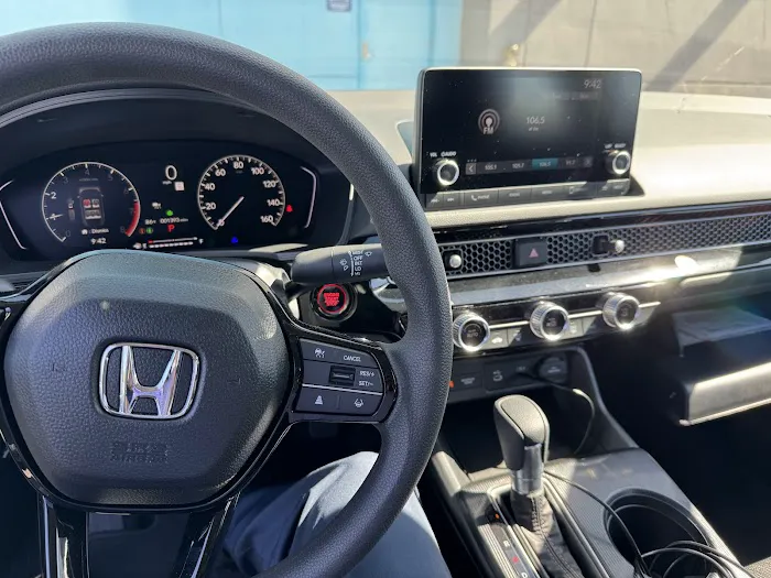 Hola Car Rentals Picture 1