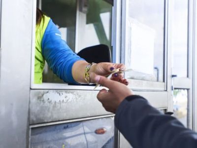 How to Avoid Paying for Satellite Navigation or Tolls When Your Rental Car Should Include Them