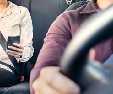 How to Avoid Premium Pricing When Visiting Popular Beach Destinations and Renting Cars