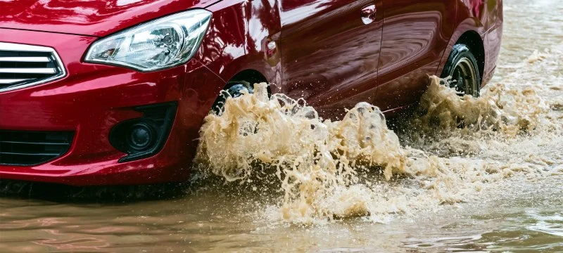 Tips for Picking Up a Rental Car in Bad Weather and Avoiding Extra Risks