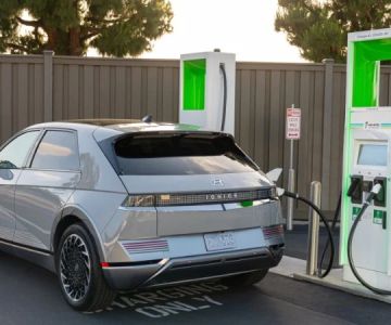 Renting Electric Cars in the U.S.: Charging, Range, and Cost Insights | LifeStar Car Rental