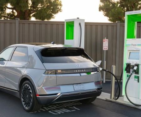 Renting Electric Cars in the U.S.: Charging, Range, and Cost Insights | LifeStar Car Rental