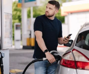 How to Decide Between Pre-Paid Fuel and Return-Full Fuel Options for Rental Cars